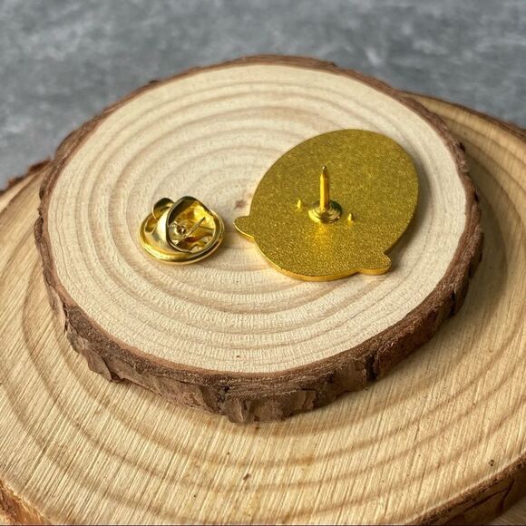 Magical Butterfly Enamel Pin/ Brooch Lapel - Picture 4 of 6